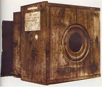 Una delle prime macchine fotografiche  - CORSO FOTOGRAFIA di Angelo Tondini